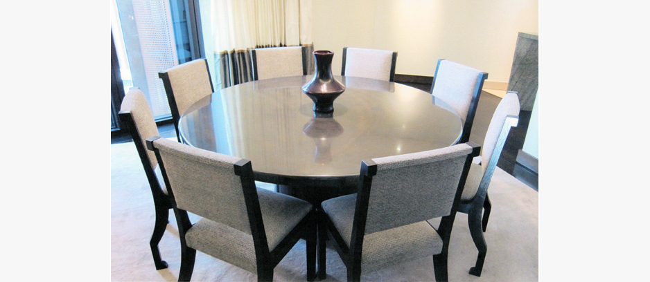 Dining table image