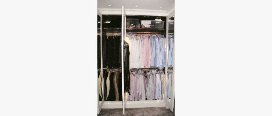 Wardrobe/Dressing room image