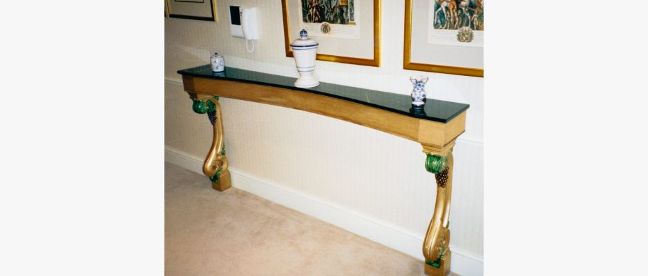 Corner table image