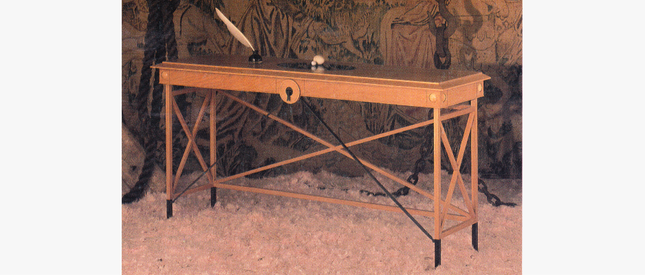 Corner table image